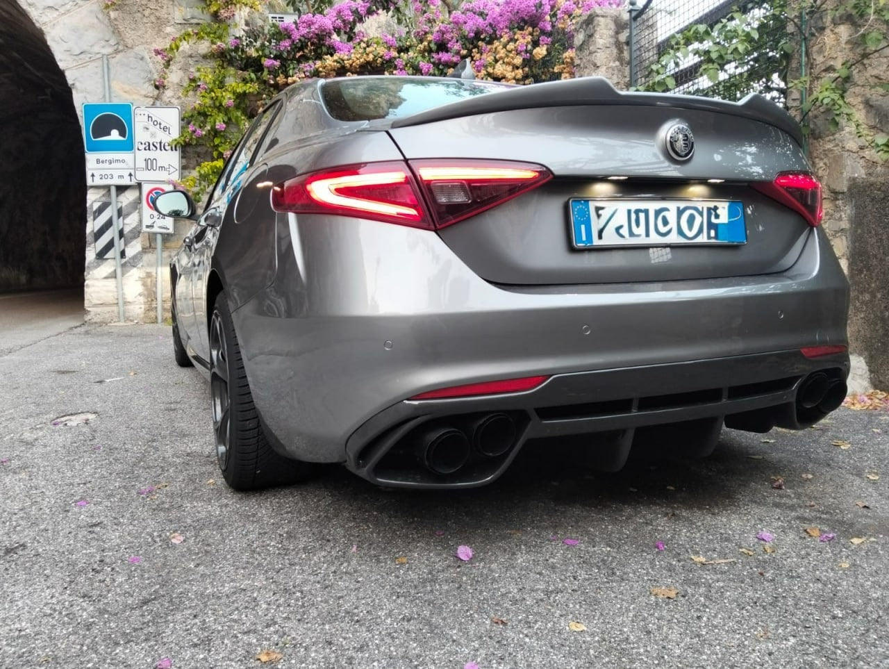 💕ART. 0345 DIFFUSORE ALFA ROMEO  GIULIA 16-21 LOOK QUADRIFOGLIO NERO LUCIDO💕