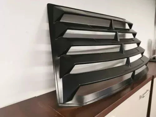 🔥LOUVER POSTERIORE PER MERCEDES 190 (W201) – STILE OLDSCHOOL & RACING🔥