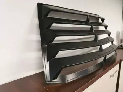 🔥LOUVER POSTERIORE PER MERCEDES 190 (W201) – STILE OLDSCHOOL & RACING🔥