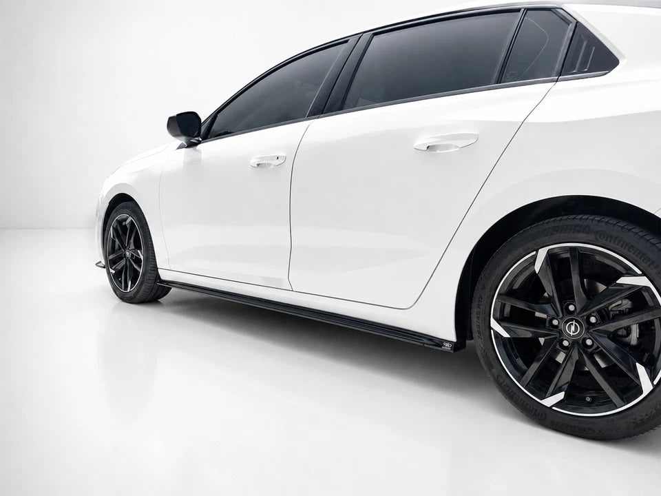 👉Estensioni paraurti laterali Vauxhall/Opel Astra L Hatchback ABS nero lucido👈