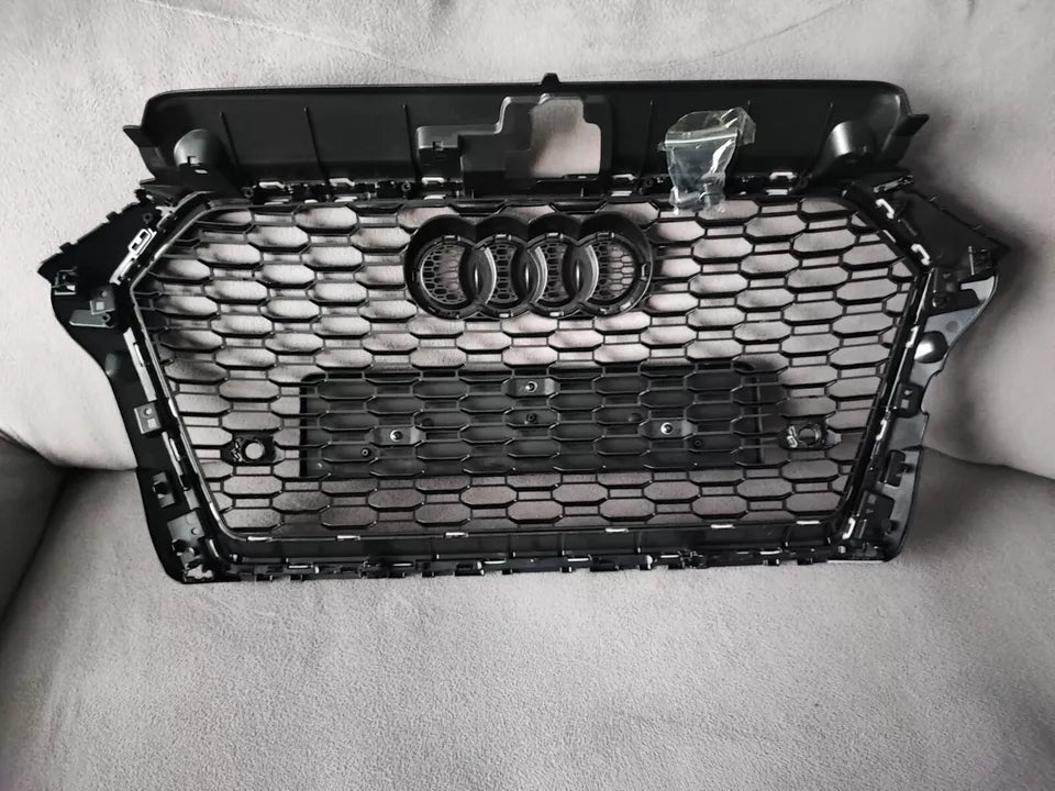 💕ART.5815 GRGLIA NERA LUCIDA ADATTA PER AUDI A3 S3 8V 2017-2020 LOOK RS3💕