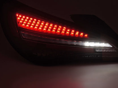 👉Fari posteriori LED neri fumé con barra rossa adatto per CLA C117/ X117👈