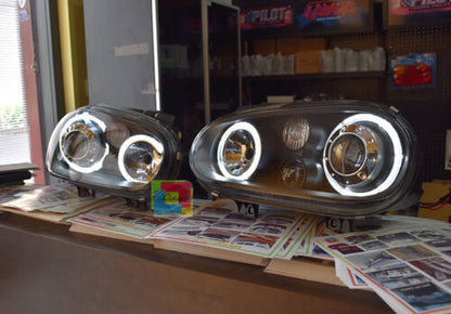 VW GOLF 4 IV DAL 1997 AL 2003 FARI ANTERIORI NERI CON ANGEL EYES BIANCHI A LED -