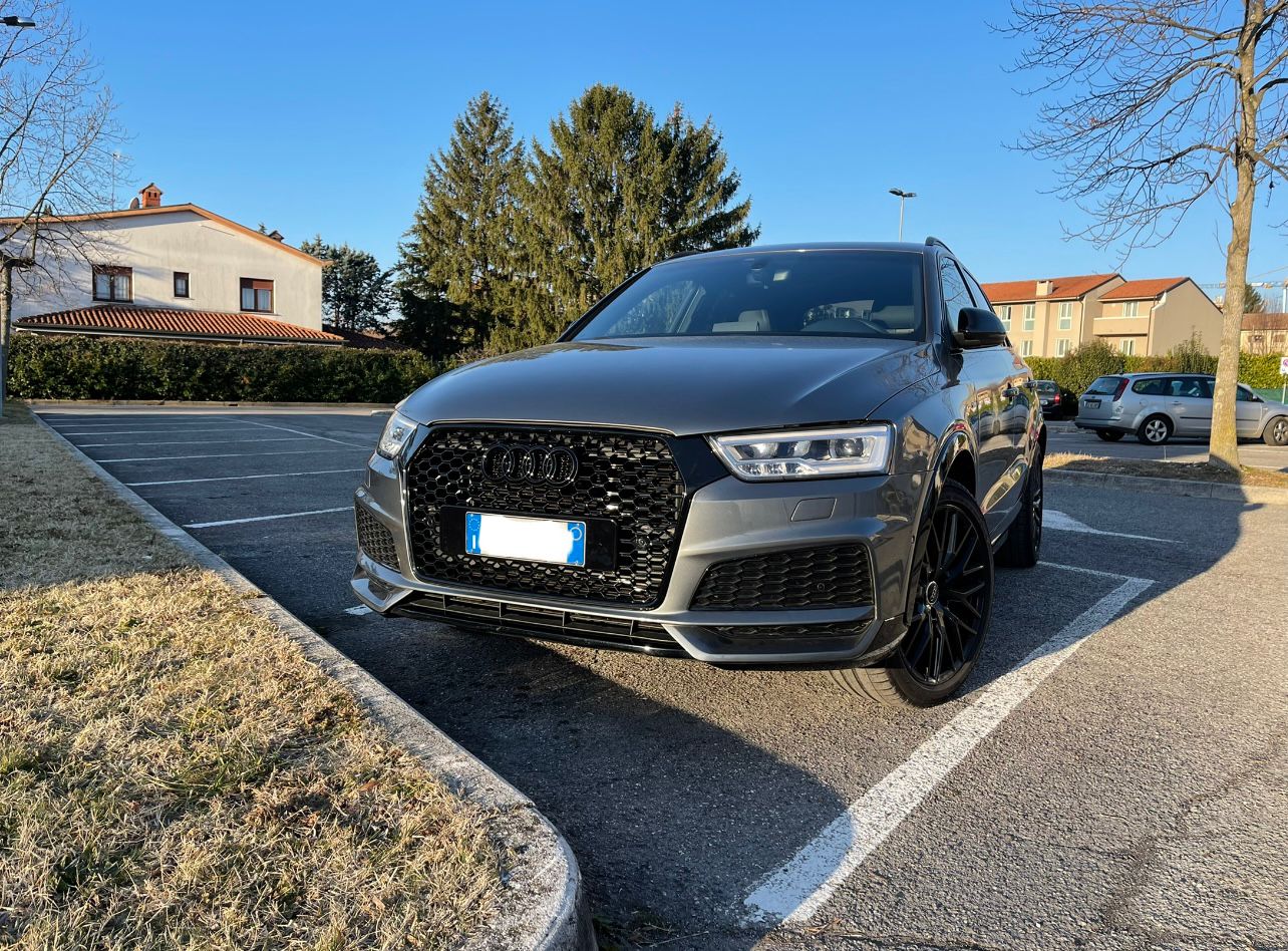 GRIGLIA ANTERIORE AUDI Q3 2016-2019 LOOK RSQ3 BORDO NERO NIDO D'APE