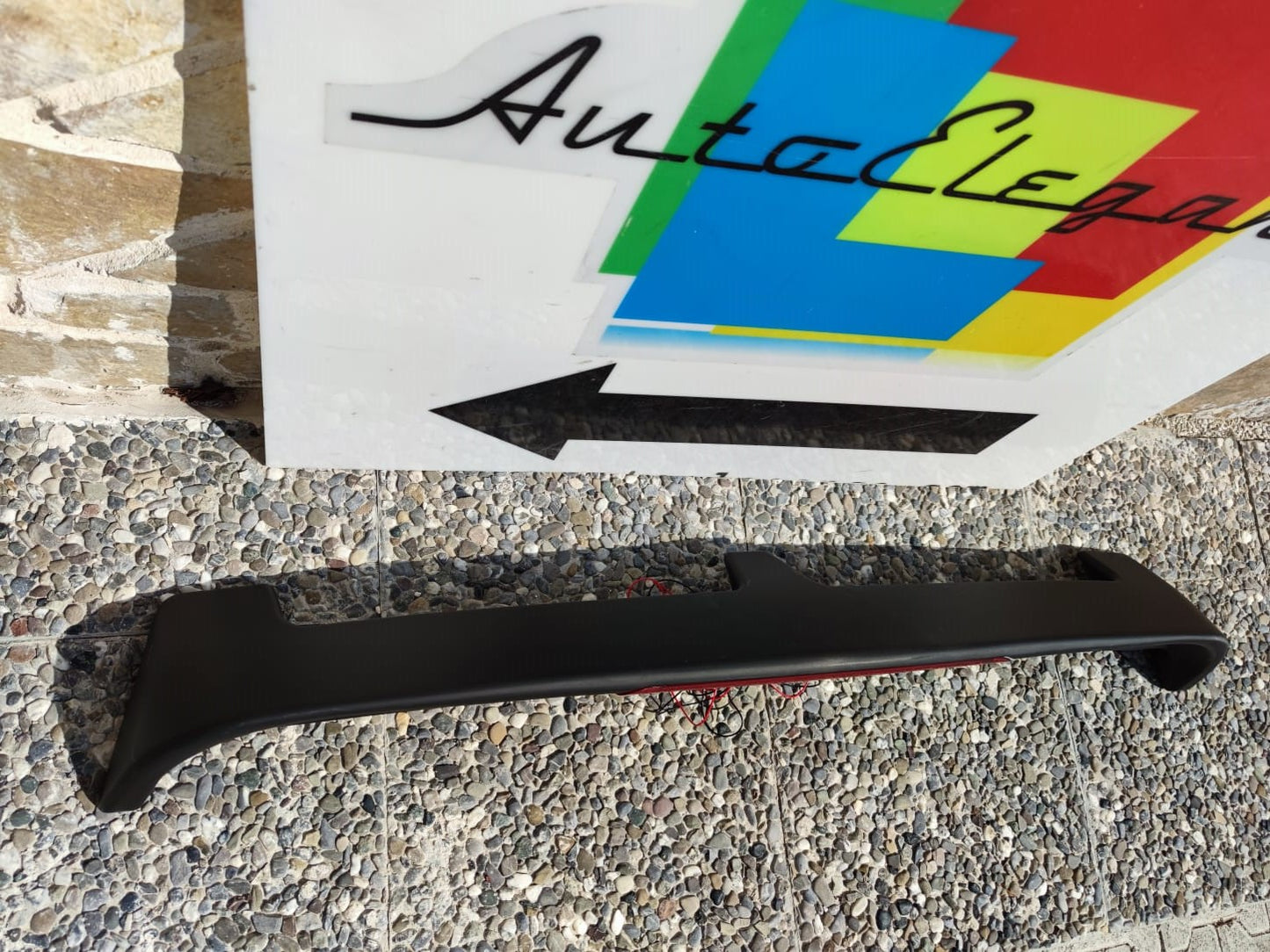 SPOILER POSTERIORE SUL TETTO MITSUBISHI PAJERO 2006-2014 CON TERZO STOP LED