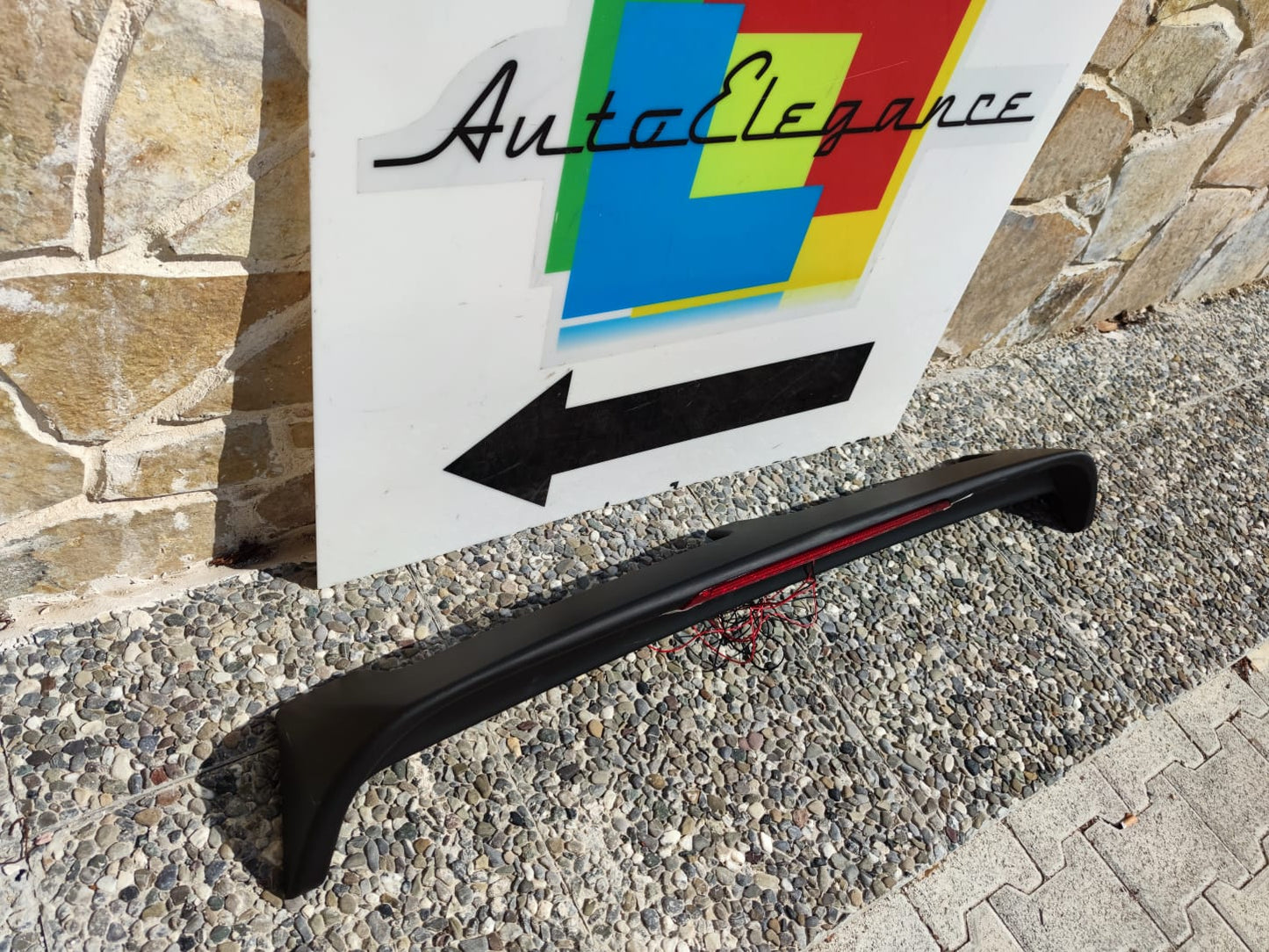 SPOILER POSTERIORE SUL TETTO MITSUBISHI PAJERO 2006-2014 CON TERZO STOP LED