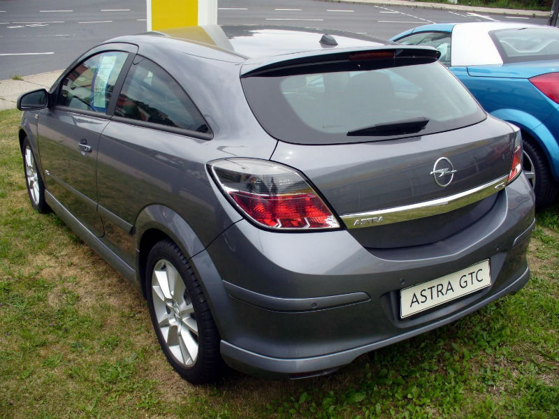 OPEL ASTRA H GTC 2005-2010 SPOILER POSTERIORE SUL TETTO LOOK OPC -.