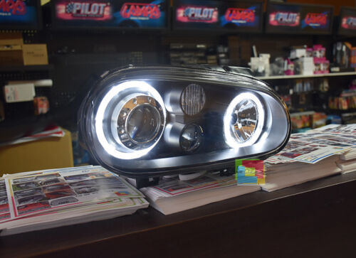 VW GOLF 4 IV DAL 1997 AL 2003 FARI ANTERIORI NERI CON ANGEL EYES BIANCHI A LED -