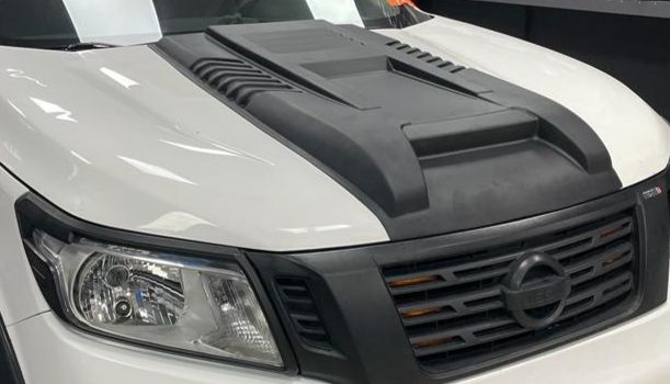 NISSAN NAVARA 2015+ SPORTY LOOK HOOD VENT - ABS -