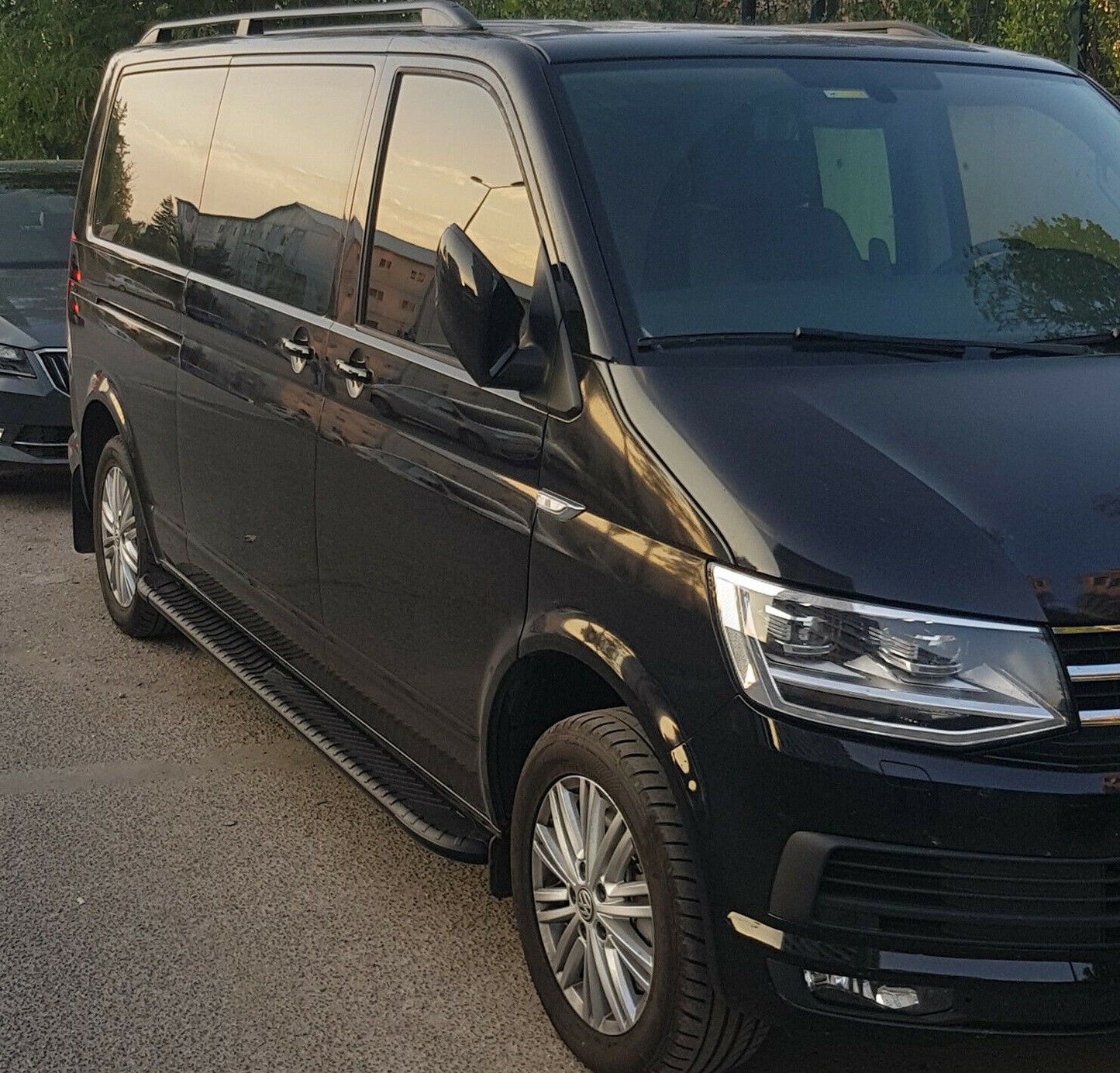 PEDANE LATERALI NERE - FORD TRANSIT TOURNEO COURIER SOTTO PORTA ANTISCIVOLO