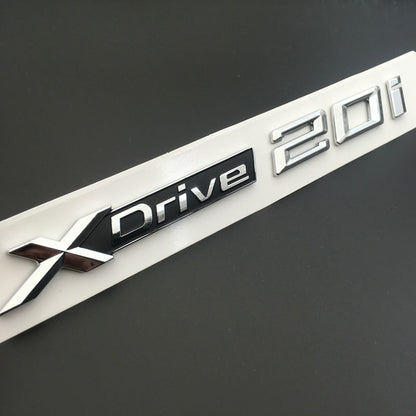 BMW X3 F25 2010 IN POI 1x LOGO X DRIVE 2.0 DECORATIVO CROMATO E NERO ADESIVO AUTOELEGANCERICAMBI