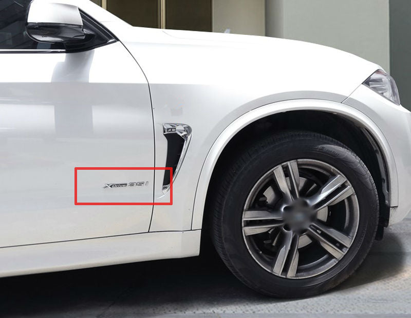 BMW X3 X4 X5 X6 1x LOGO X DRIVE 3.0 DECORATIVO CROMATO E NERO ADESIVO AUTOELEGANCERICAMBI