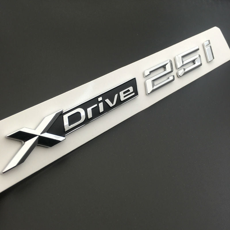 BMW X3 F25 2010 IN POI 1x LOGO X DRIVE 2.0 DECORATIVO CROMATO E NERO ADESIVO AUTOELEGANCERICAMBI