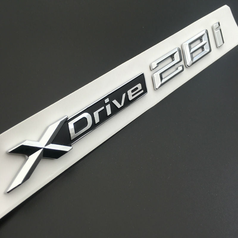 BMW X3 F25 2010 IN POI 1x LOGO X DRIVE 2.0 DECORATIVO CROMATO E NERO ADESIVO AUTOELEGANCERICAMBI