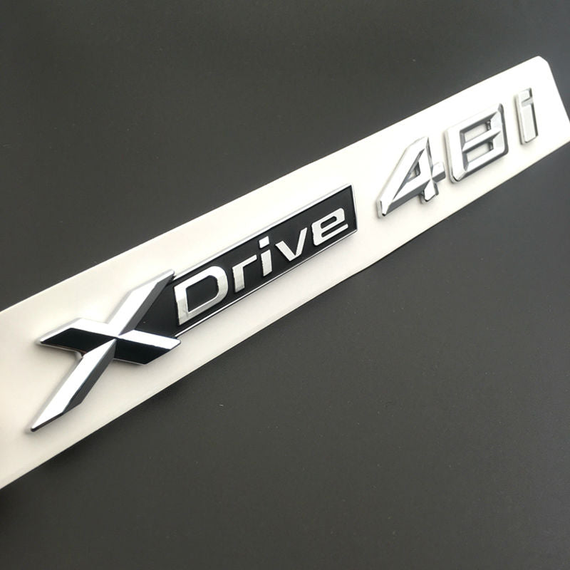 BMW X3 F25 2010 IN POI 1x LOGO X DRIVE 2.0 DECORATIVO CROMATO E NERO ADESIVO AUTOELEGANCERICAMBI