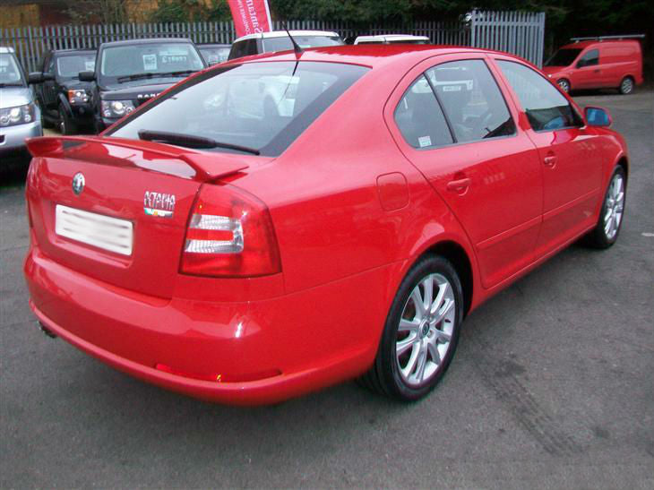 SPOILER POSTERIORE SUL COFANO SKODA OCTAVIA II 2 04-09 ALETTONE LOOK RS