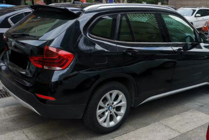 SPOILER POSTERIORE SUL TETTO BMW X1 E84 2009-2015 LOOK M ABS NERO LUCIDO