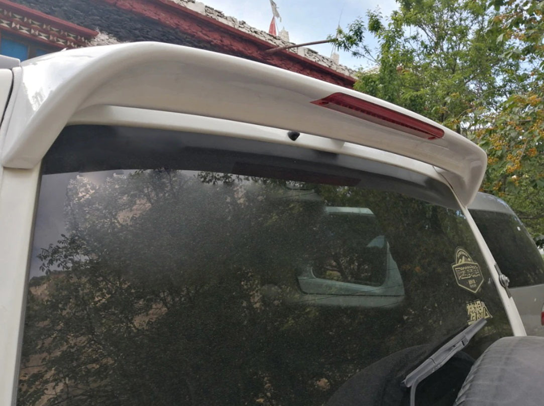 SPOILER POSTERIORE SUL TETTO MITSUBISHI PAJERO 2006-2014 CON TERZO STOP LED