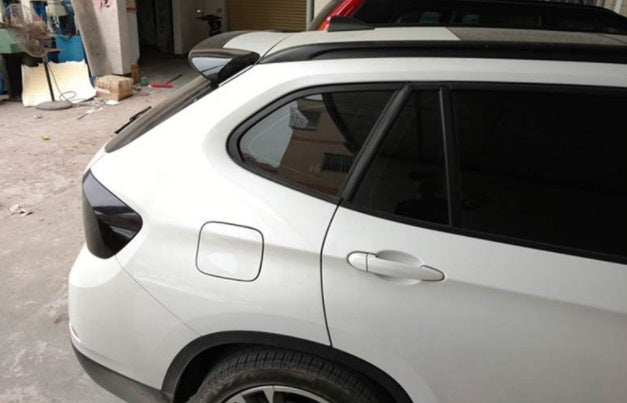SPOILER POSTERIORE SUL TETTO BMW X1 E84 2009-2015 LOOK M ABS NERO LUCIDO