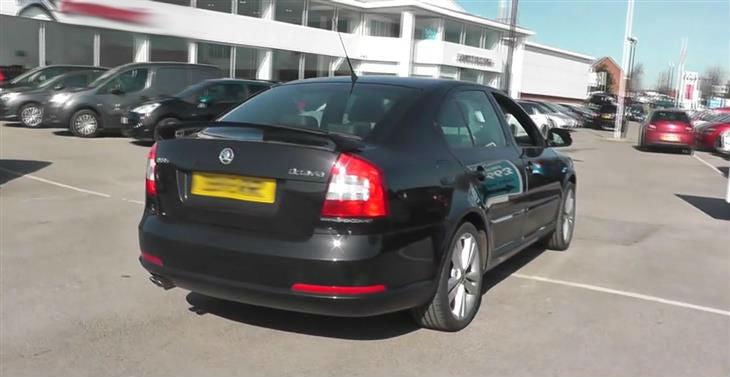 SPOILER POSTERIORE SUL COFANO SKODA OCTAVIA II 2 04-09 ALETTONE LOOK RS