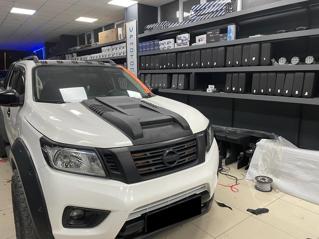 NISSAN NAVARA 2015+ SPORTY LOOK HOOD VENT - ABS -