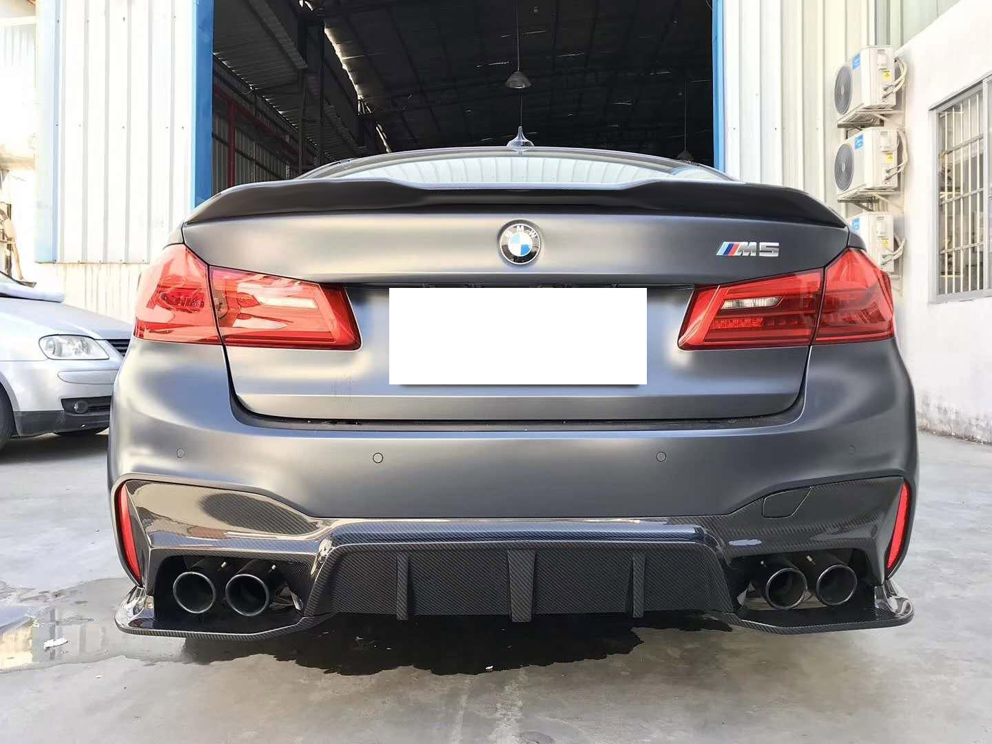 SPOILER POSTERIORE SUL COFANO BMW SERIE 5 G30 2016 IN POI IN ABS NERO LUCIDO M5