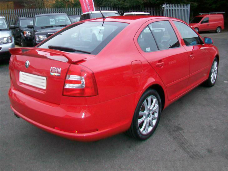 SPOILER POSTERIORE SUL COFANO SKODA OCTAVIA II 2 04-09 ALETTONE LOOK RS
