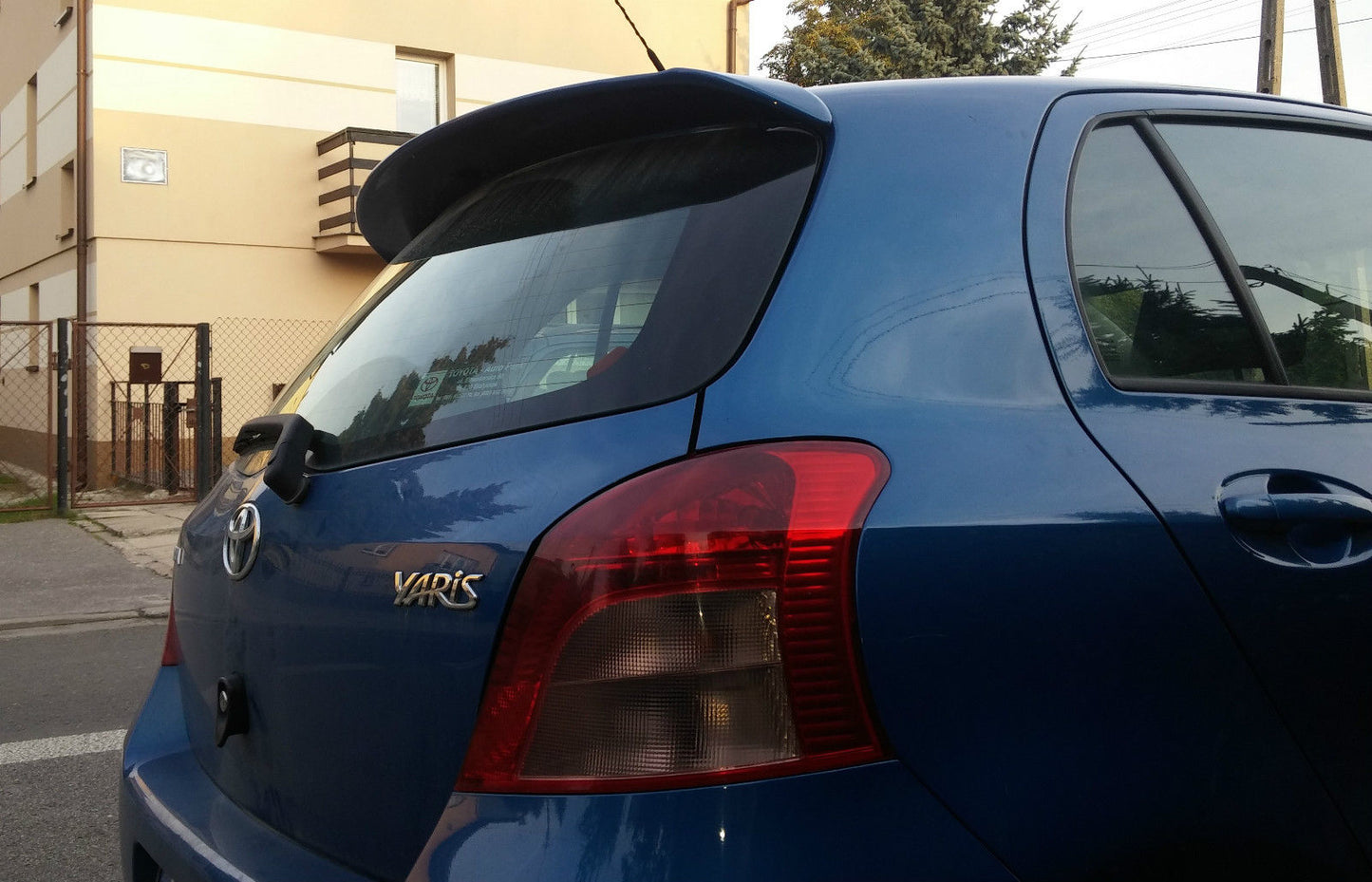 TOYOTA YARIS II 2005-2011 SPOILER TUNING POSTERIORE SUL TETTO SPORTIVO