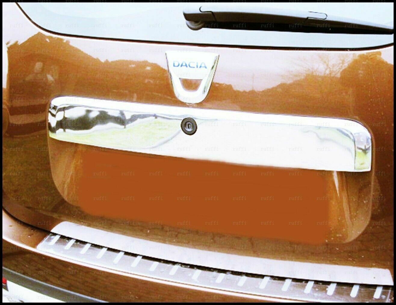 CROMATURA APERTURA BAGAGLIAIO DACIA DUSTER 2010-2017 ACCIAIO INOX ADESIVO 0032 AUTOELEGANCERICAMBI