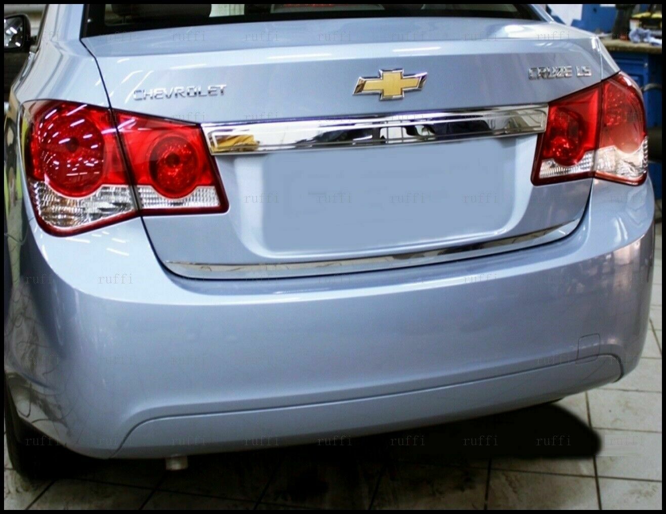 CROMATURA BAGAGLIAIO CHEVROLET CRUZE BERLINA 2009+ ACCIAIO INOX ADESIVO 0032 AUTOELEGANCERICAMBI