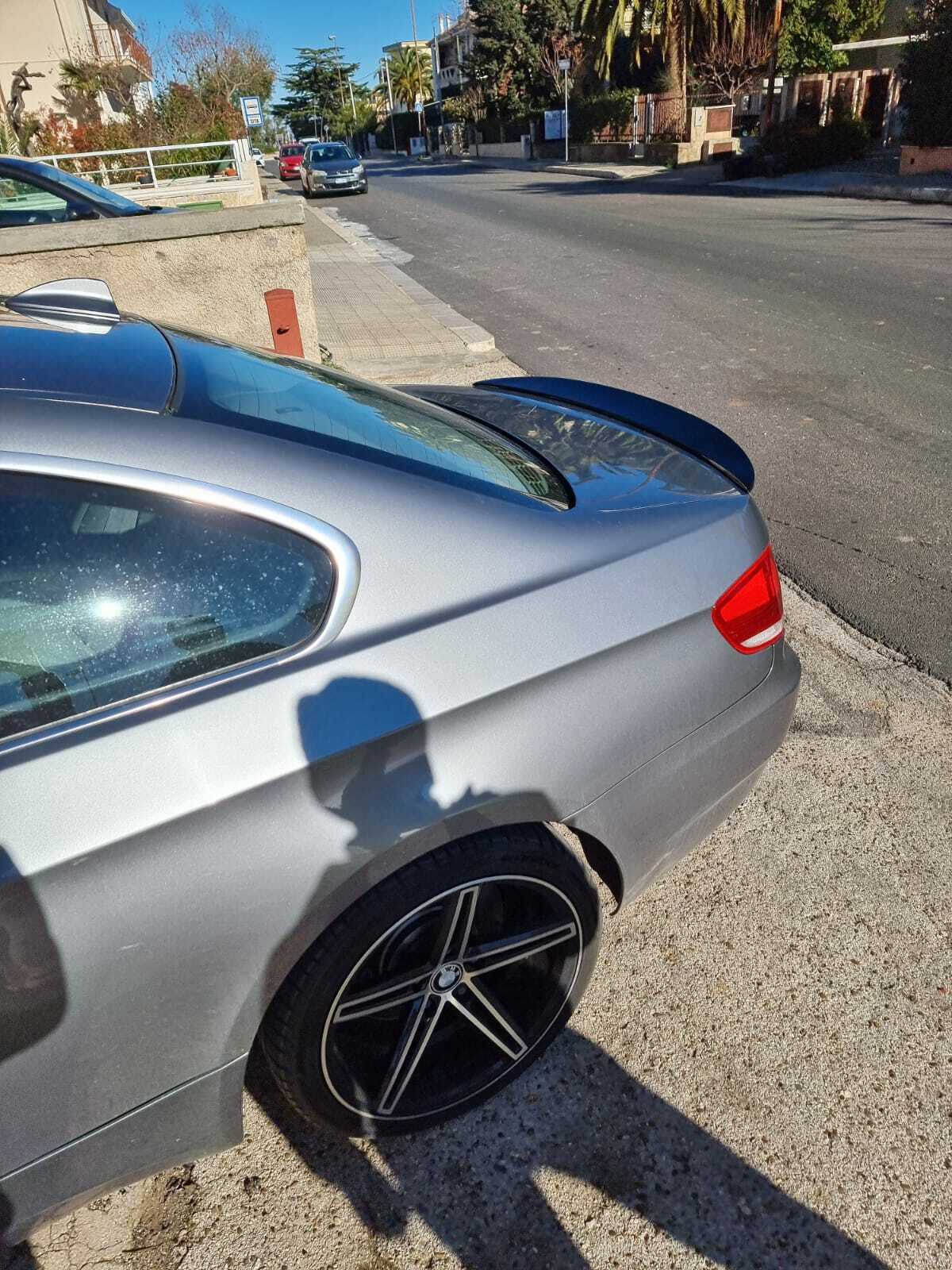 SPOILER POSTERIORE COFANO PER BMW SERIE 3 E92 LOOK M SPORT NERO LUCIDO .-V