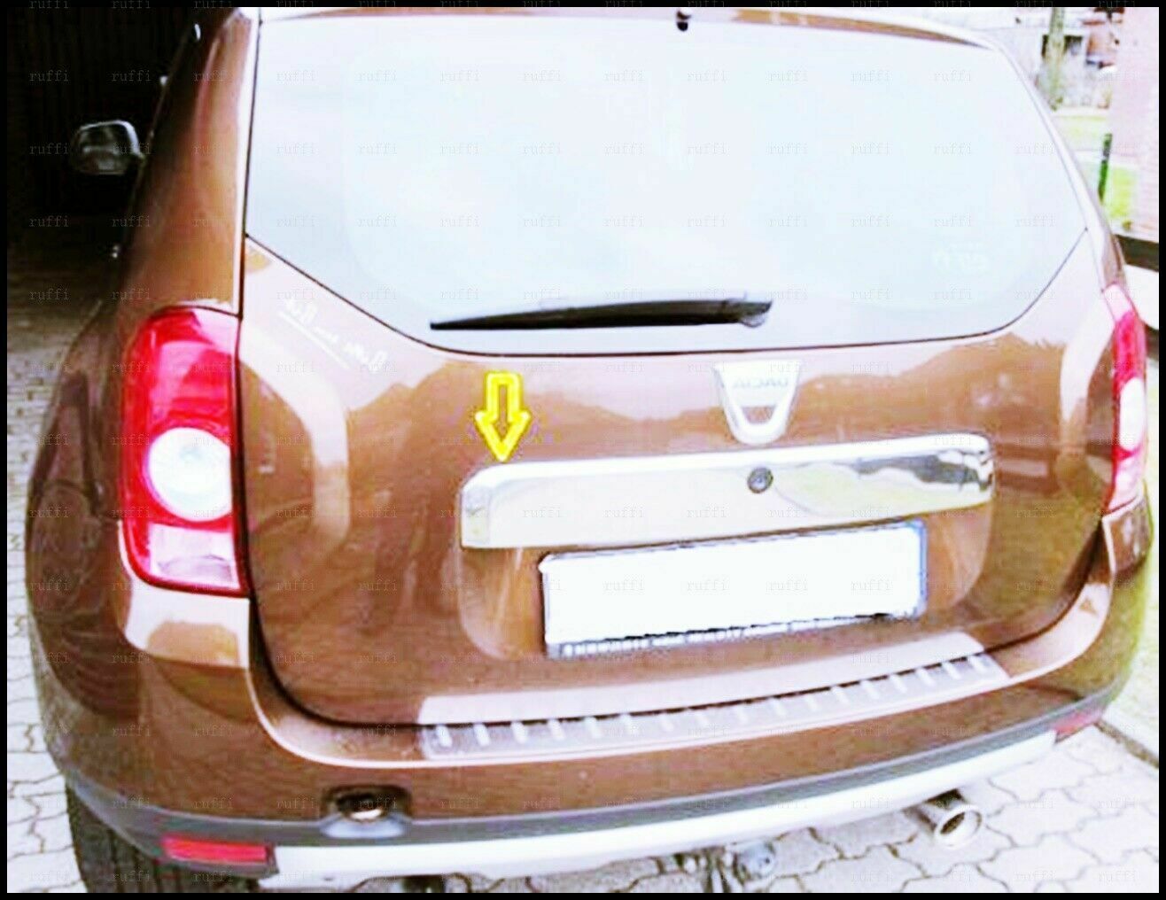 CROMATURA APERTURA BAGAGLIAIO DACIA DUSTER 2010-2017 ACCIAIO INOX ADESIVO 0032 AUTOELEGANCERICAMBI