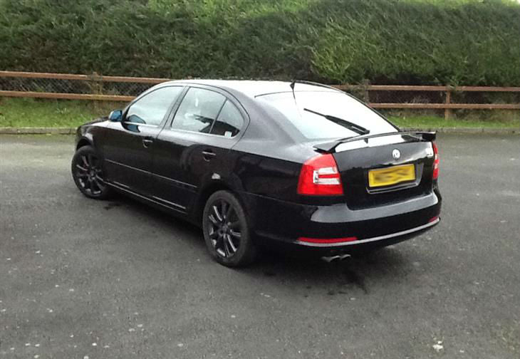 SPOILER POSTERIORE SUL COFANO SKODA OCTAVIA II 2 04-09 ALETTONE LOOK RS